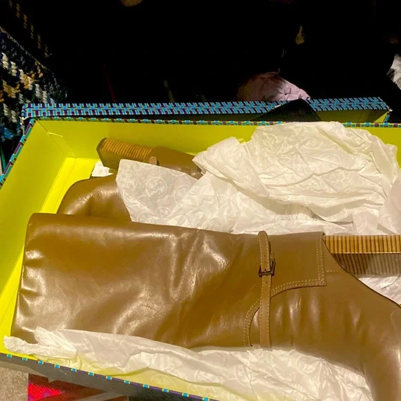 Tory Burch - Picture 1 of 4